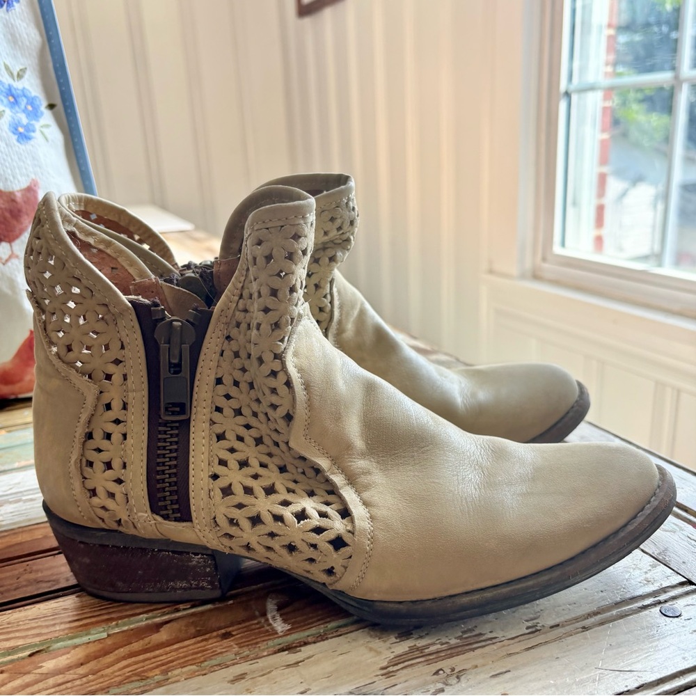 Circle G Beige Ankle Booties with Cutout Design